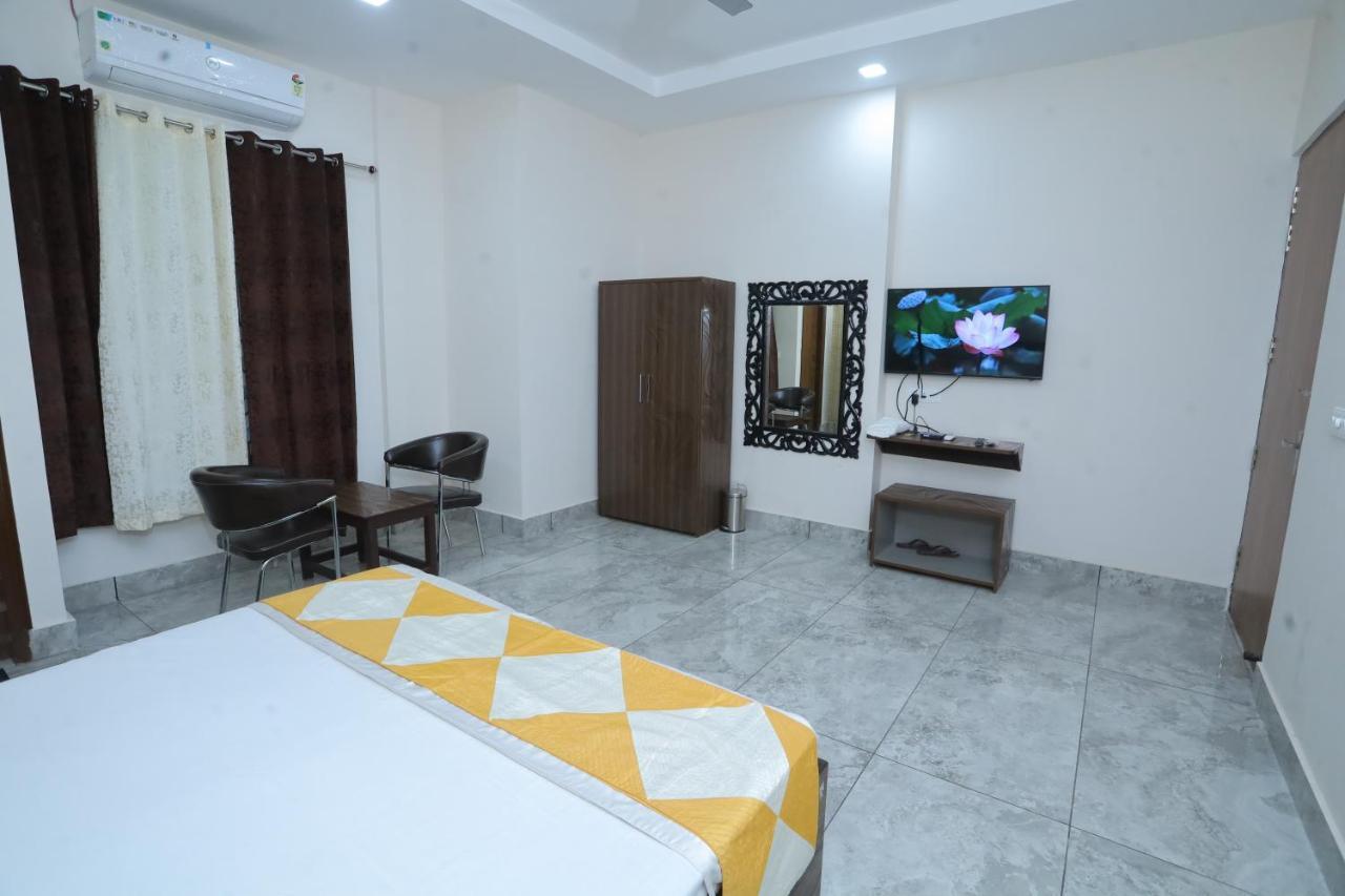 Raghav Inn Karnāl Buitenkant foto