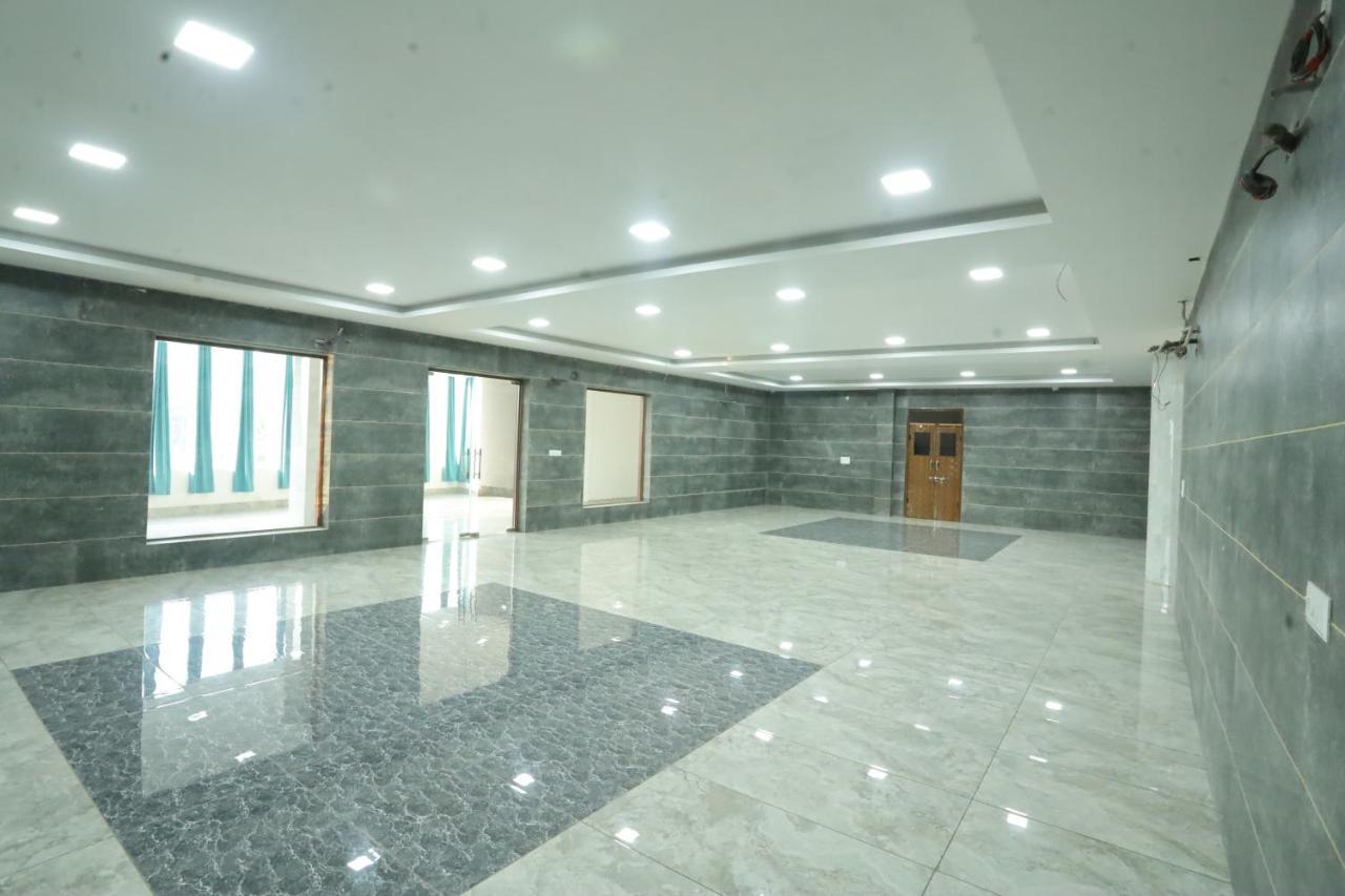 Raghav Inn Karnāl Buitenkant foto